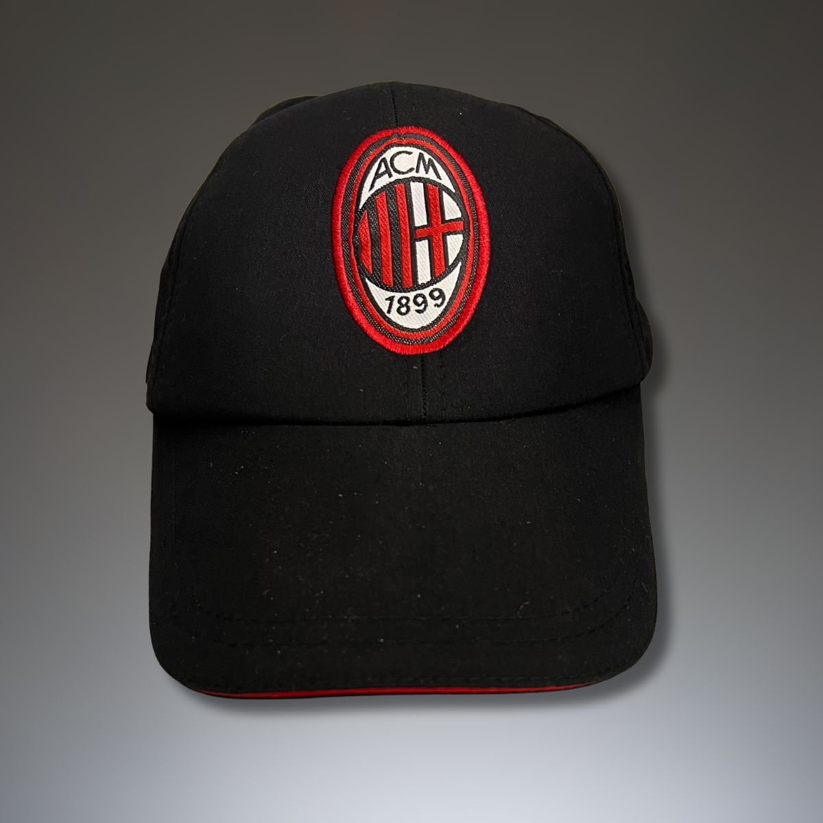 Czapka z herbem Milan, czarna